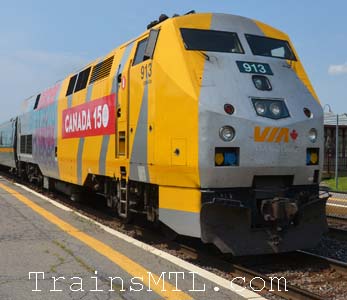 Locomotive VIA913 right side with Canada 150 colors/ coté droit avec couleurs Canada 150